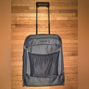 Briggs & Riley Expandable Green Rolling Suitcase Garment Bag TU220XW-8